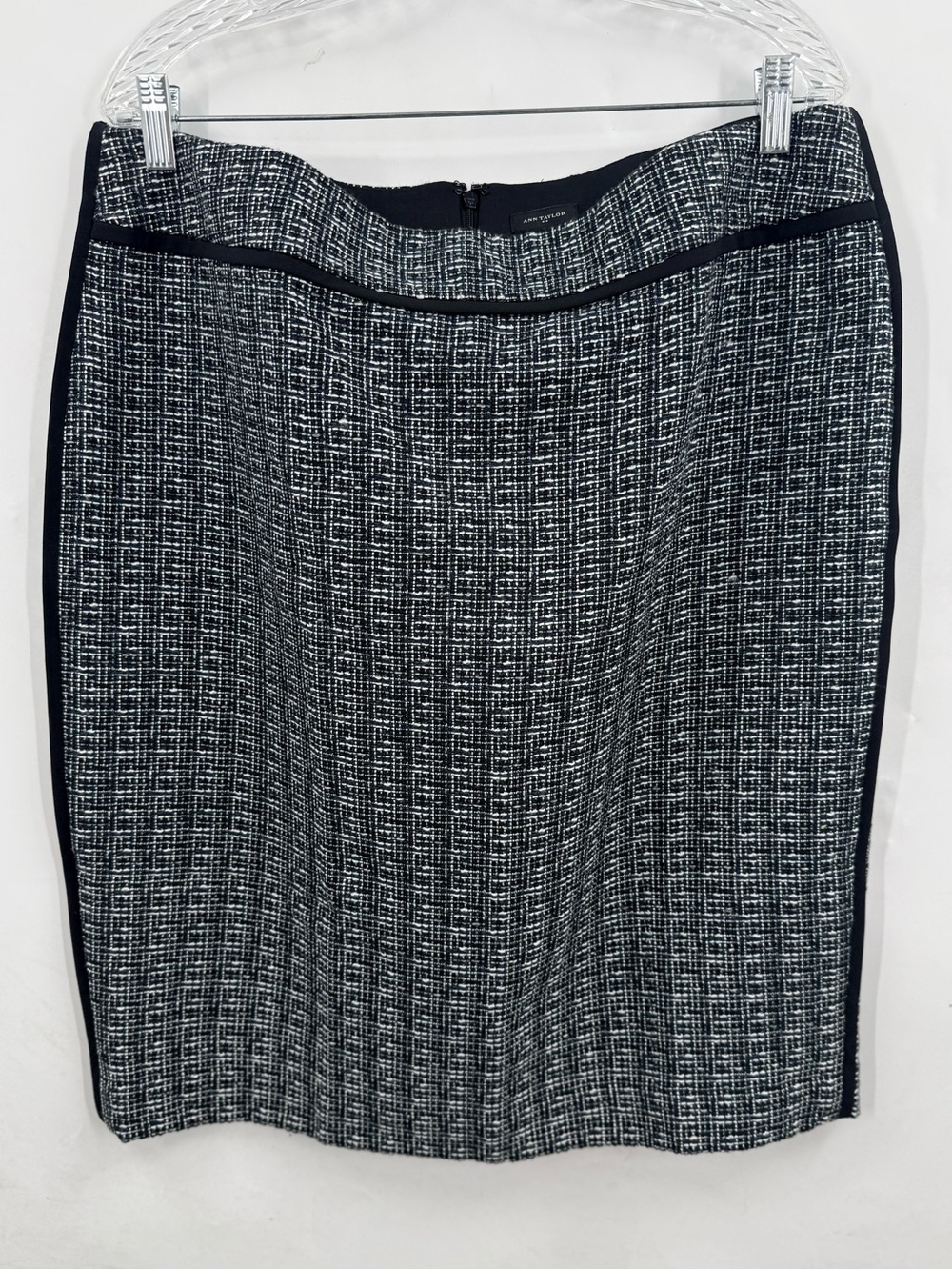 NWT Ann Taylor Tweed Pencil Size 16 Black & White